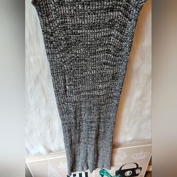 Dynamite Monochrome Longline Knit Maxi Dress - Picture 3 of 10